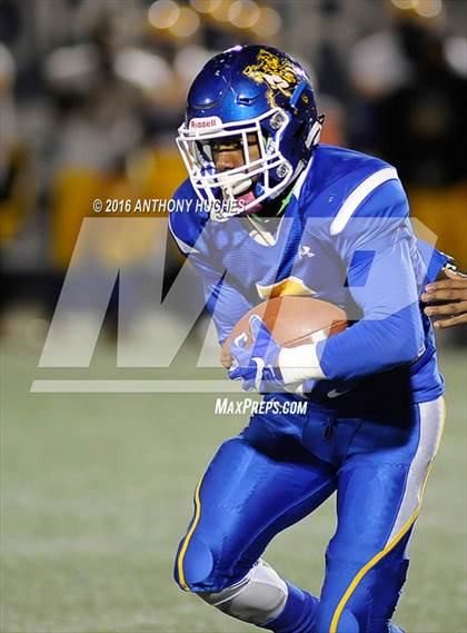 Thumbnail 2 in Lawrence vs. Roosevelt (Section 8 Conference III Semifinal) photogallery.