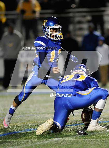 Thumbnail 2 in Lawrence vs. Roosevelt (Section 8 Conference III Semifinal) photogallery.