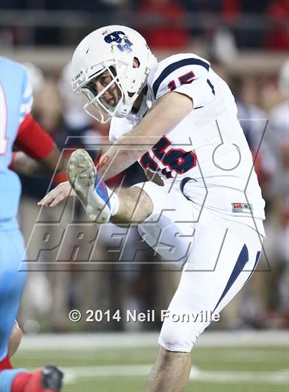 Thumbnail 2 in Skyline vs. Allen (UIL 6A Division I Semifinal) photogallery.