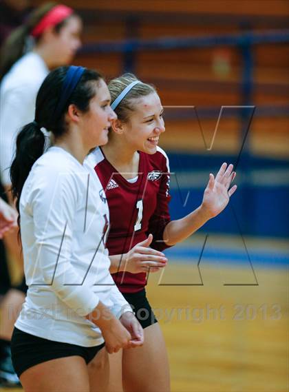 Thumbnail 1 in Rowlett vs Seguin (Arlington Invitational Tournament) photogallery.
