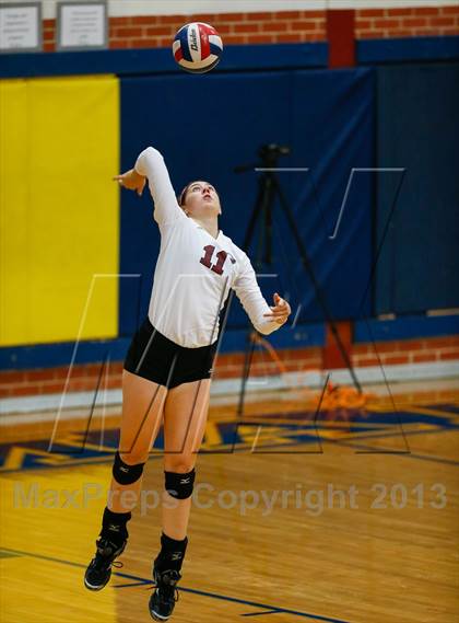 Thumbnail 3 in Rowlett vs Seguin (Arlington Invitational Tournament) photogallery.