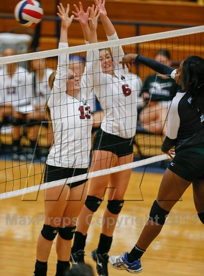Thumbnail 3 in Rowlett vs Seguin (Arlington Invitational Tournament) photogallery.
