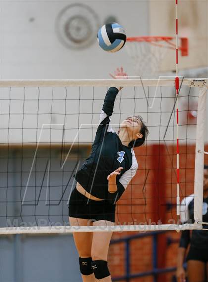 Thumbnail 2 in Rowlett vs Seguin (Arlington Invitational Tournament) photogallery.