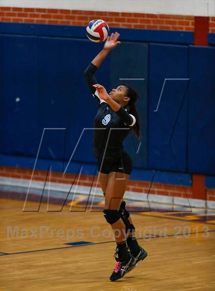 Thumbnail 2 in Rowlett vs Seguin (Arlington Invitational Tournament) photogallery.