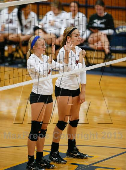 Thumbnail 2 in Rowlett vs Seguin (Arlington Invitational Tournament) photogallery.