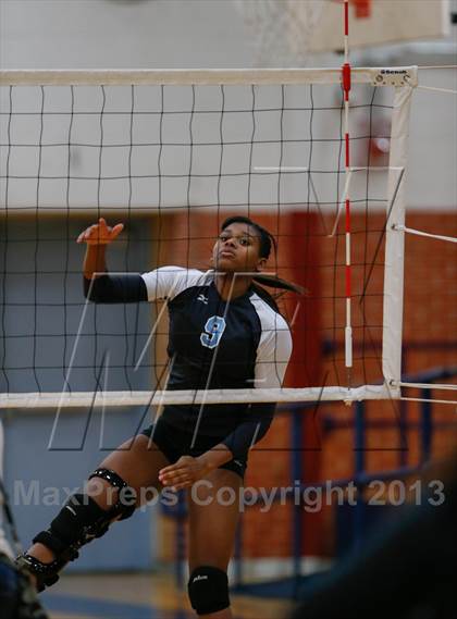 Thumbnail 1 in Rowlett vs Seguin (Arlington Invitational Tournament) photogallery.