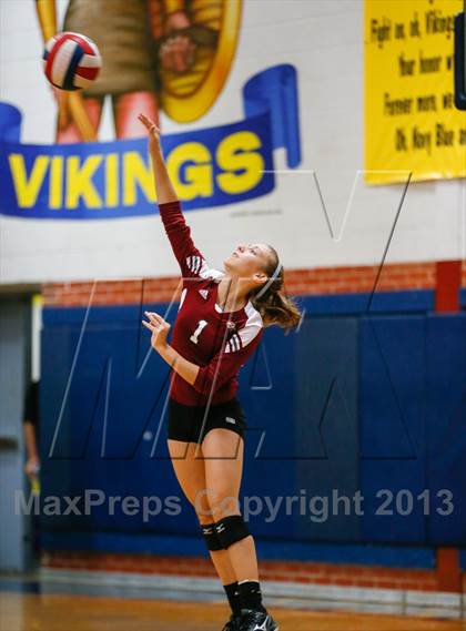 Thumbnail 3 in Rowlett vs Seguin (Arlington Invitational Tournament) photogallery.