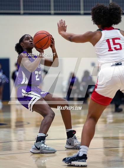 Thumbnail 3 in Ben Davis vs. Lawrence North (IHSAA 4A Fourth Round Playoff) photogallery.