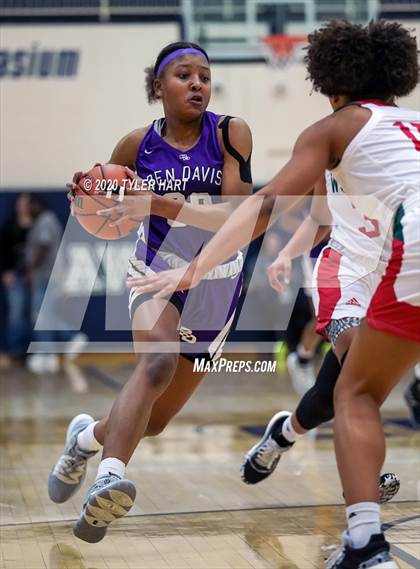 Thumbnail 2 in Ben Davis vs. Lawrence North (IHSAA 4A Fourth Round Playoff) photogallery.