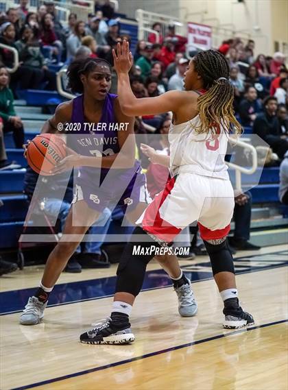 Thumbnail 3 in Ben Davis vs. Lawrence North (IHSAA 4A Fourth Round Playoff) photogallery.