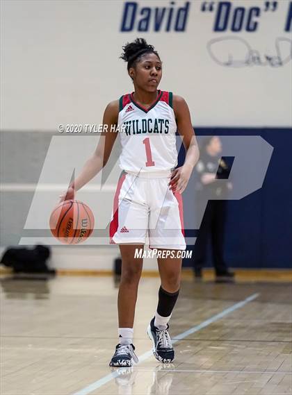 Thumbnail 2 in Ben Davis vs. Lawrence North (IHSAA 4A Fourth Round Playoff) photogallery.