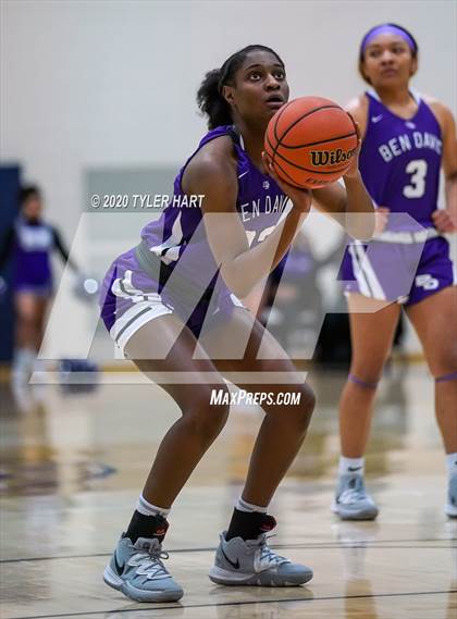 Thumbnail 3 in Ben Davis vs. Lawrence North (IHSAA 4A Fourth Round Playoff) photogallery.