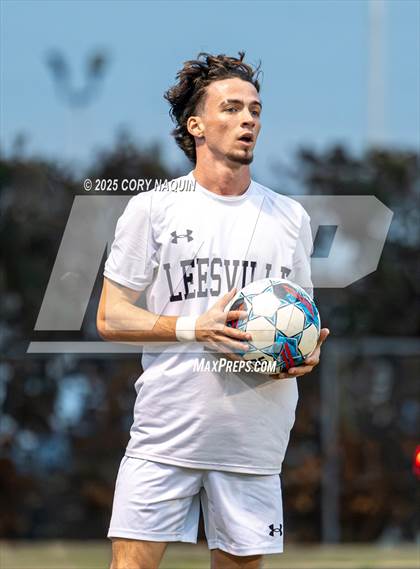 Thumbnail 3 in Vandebilt Catholic vs. Leesville photogallery.