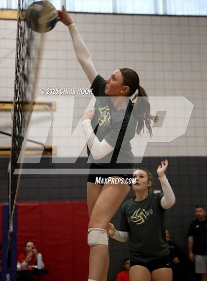 Thumbnail 2 in Sahuaro vs. Canyon del Oro (Lancer Invitational) photogallery.