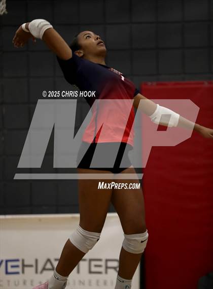 Thumbnail 3 in Sahuaro vs. Canyon del Oro (Lancer Invitational) photogallery.