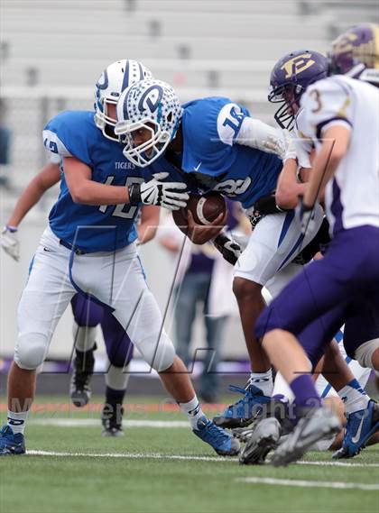Thumbnail 2 in Daingerfield vs. Eustace (UIL 2A Bi-District Playoff) photogallery.