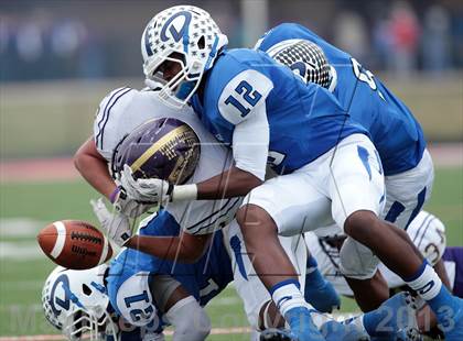 Thumbnail 2 in Daingerfield vs. Eustace (UIL 2A Bi-District Playoff) photogallery.