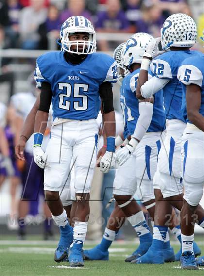 Thumbnail 1 in Daingerfield vs. Eustace (UIL 2A Bi-District Playoff) photogallery.
