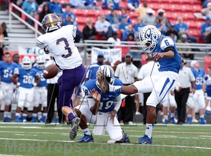 Thumbnail 3 in Daingerfield vs. Eustace (UIL 2A Bi-District Playoff) photogallery.