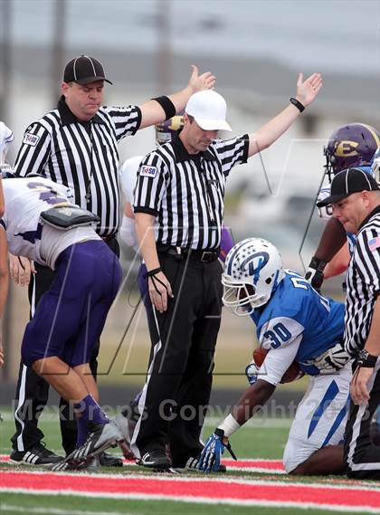 Thumbnail 1 in Daingerfield vs. Eustace (UIL 2A Bi-District Playoff) photogallery.