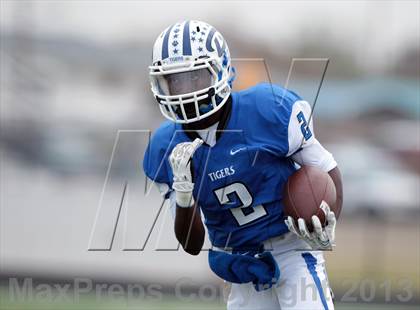 Thumbnail 1 in Daingerfield vs. Eustace (UIL 2A Bi-District Playoff) photogallery.