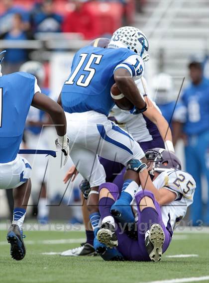 Thumbnail 3 in Daingerfield vs. Eustace (UIL 2A Bi-District Playoff) photogallery.