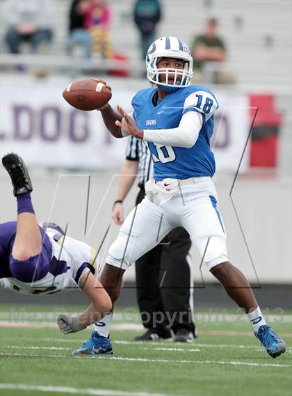 Thumbnail 3 in Daingerfield vs. Eustace (UIL 2A Bi-District Playoff) photogallery.