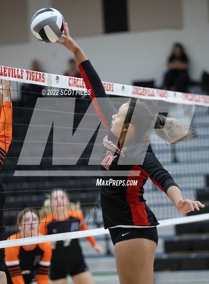 Thumbnail 2 in Amanda-Clearcreek @ Circleville photogallery.