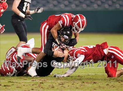 Thumbnail 2 in Mater Dei vs.Servite photogallery.