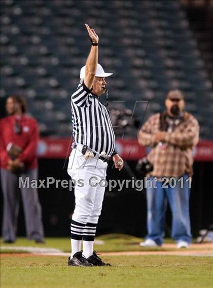 Thumbnail 1 in Mater Dei vs.Servite photogallery.