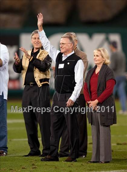 Thumbnail 3 in Mater Dei vs.Servite photogallery.