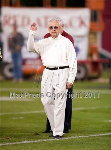 Thumbnail 3 in Mater Dei vs.Servite photogallery.