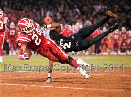 Thumbnail 3 in Mater Dei vs.Servite photogallery.