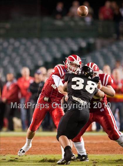 Thumbnail 3 in Mater Dei vs.Servite photogallery.