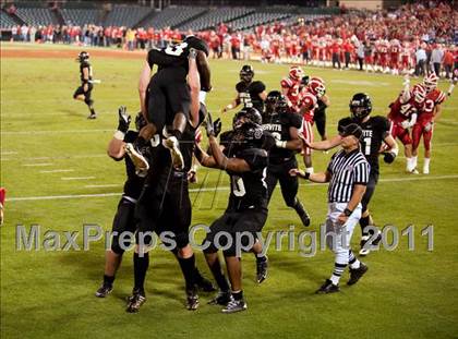 Thumbnail 1 in Mater Dei vs.Servite photogallery.