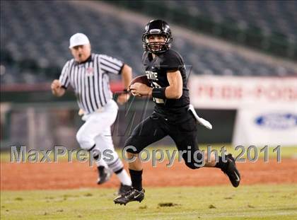 Thumbnail 1 in Mater Dei vs.Servite photogallery.