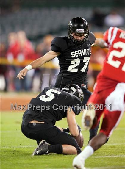 Thumbnail 3 in Mater Dei vs.Servite photogallery.