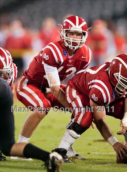 Thumbnail 3 in Mater Dei vs.Servite photogallery.