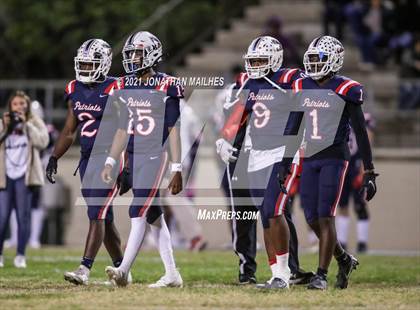 Thumbnail 2 in St. Thomas More vs. Liberty Magnet (LHSAA DII 2nd Round Playoff) photogallery.
