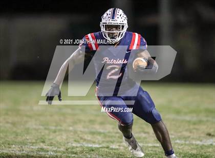 Thumbnail 3 in St. Thomas More vs. Liberty Magnet (LHSAA DII 2nd Round Playoff) photogallery.