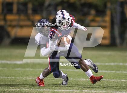 Thumbnail 1 in St. Thomas More vs. Liberty Magnet (LHSAA DII 2nd Round Playoff) photogallery.