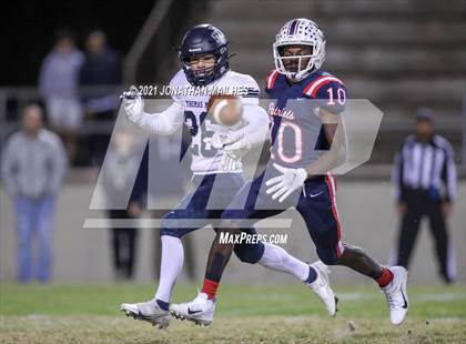 Thumbnail 3 in St. Thomas More vs. Liberty Magnet (LHSAA DII 2nd Round Playoff) photogallery.