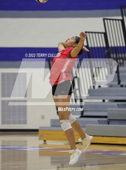 Thumbnail 2 in Bountiful @ Pleasant Grove (Sophomore) photogallery.