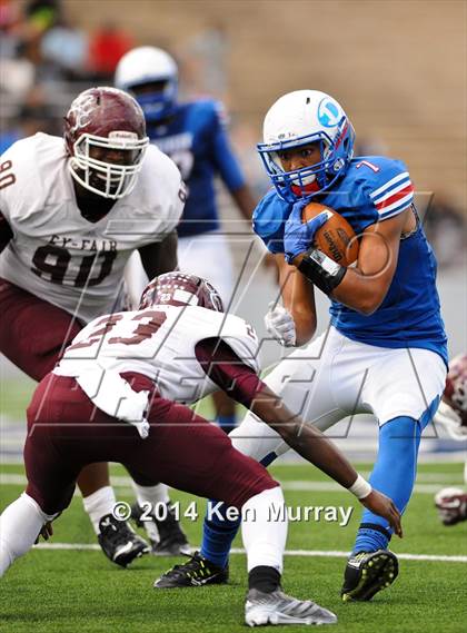 Thumbnail 3 in Cy-Fair vs Dickinson (UIL 6A Regional Playoff) photogallery.