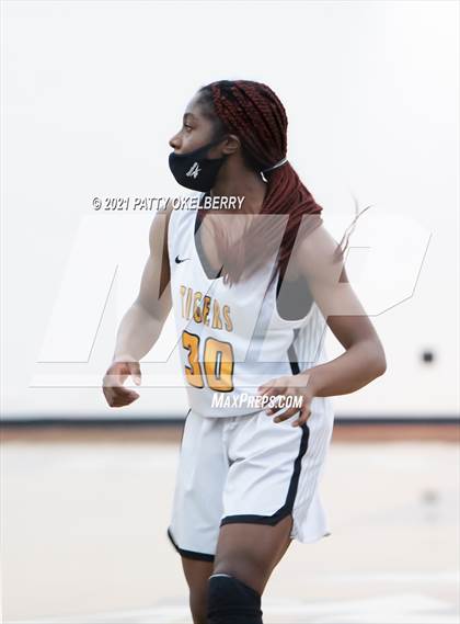 Thumbnail 3 in St. Agnes Academy vs San Antonio Christian (TAPPS 6A Area Playoff) photogallery.