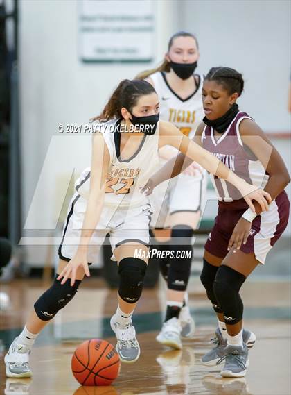 Thumbnail 3 in St. Agnes Academy vs San Antonio Christian (TAPPS 6A Area Playoff) photogallery.