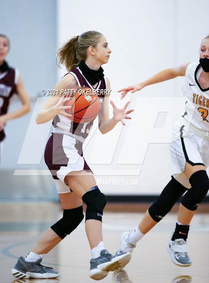 Thumbnail 2 in St. Agnes Academy vs San Antonio Christian (TAPPS 6A Area Playoff) photogallery.