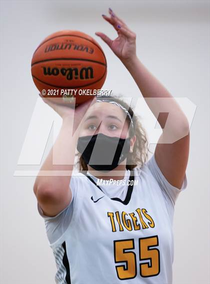 Thumbnail 2 in St. Agnes Academy vs San Antonio Christian (TAPPS 6A Area Playoff) photogallery.