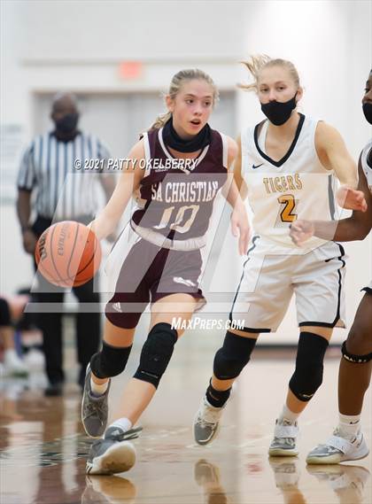 Thumbnail 1 in St. Agnes Academy vs San Antonio Christian (TAPPS 6A Area Playoff) photogallery.
