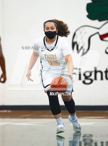 Thumbnail 3 in St. Agnes Academy vs San Antonio Christian (TAPPS 6A Area Playoff) photogallery.